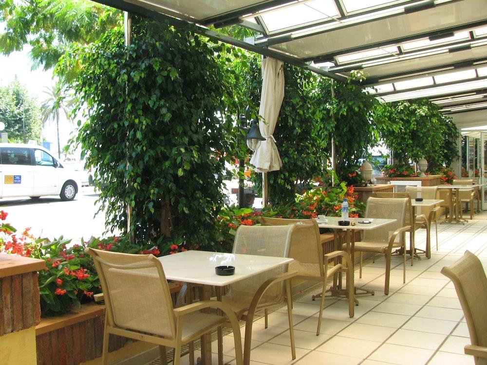 Hotel Rovira Cambrils Exteriör bild