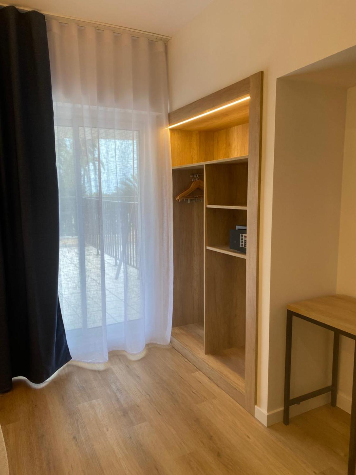Hotel Rovira Cambrils Exteriör bild